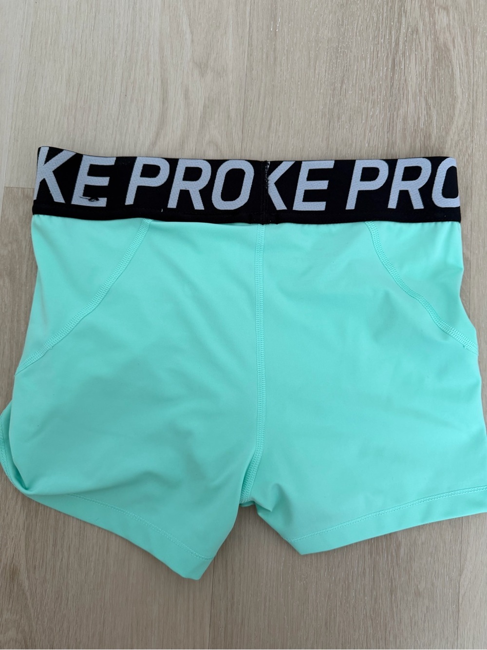 Nike pro women shorts green size M - Picture 2 of 4